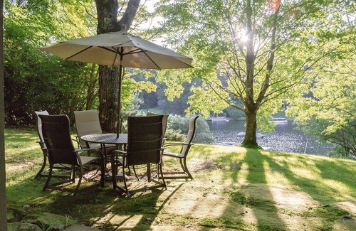 Lake Toxaway House | Lakefront Retreat in Quite Cove on Luxurious Lake Toxaway