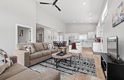 Kimberling City Apartment | Lakefront Retreat | 2 Living Areas, Pool, & Views