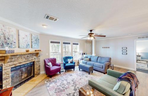 Saluda House | Lakefront Retreat