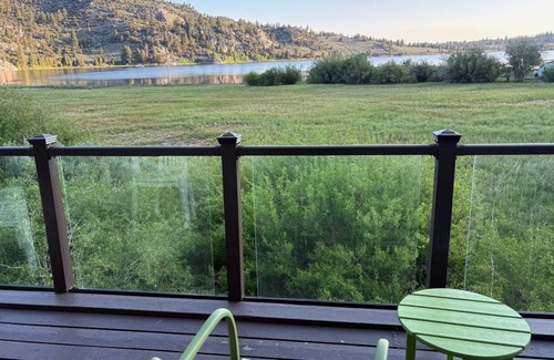 June Lake Condo | Lakefront retreat with big views | Freshly renovated