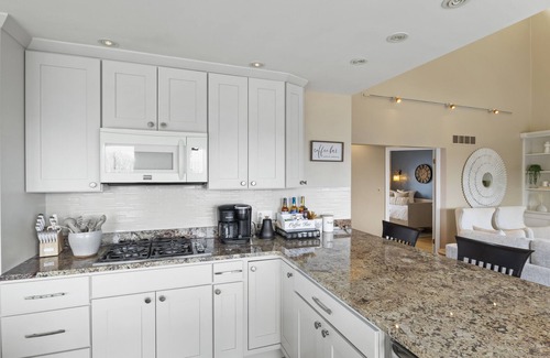 Holcomb House | Lakefront Retreat with Breathtaking Views!
