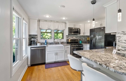 Salem Lakes House | Lakefront Retreat with Hot Tub