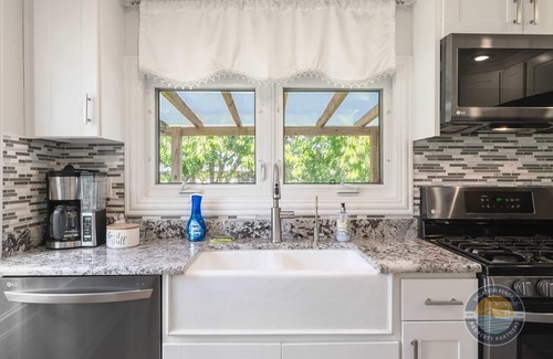 Salem Lakes House | Lakefront Retreat with Hot Tub