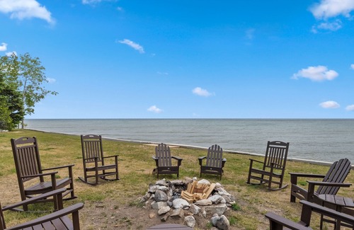 Algoma House | Lakefront! Sleep 28! BB Court, Theater Rm, Arcades