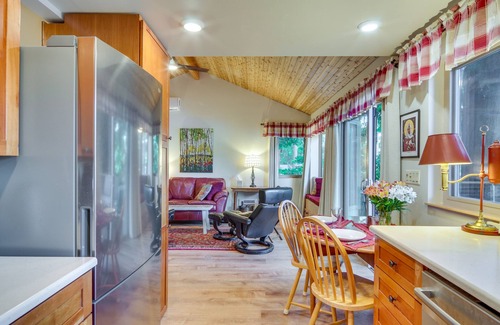 Lake Bosworth Cottage | Lakefront Snohomish Cottage w/Private Dock!