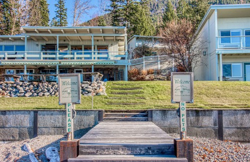 Polson Apartment | Lakefront studio on Flathead Lake with desk, shared yard & swimming docks
