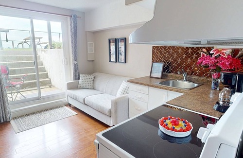 Wasaga Beach Apartment | Lakefront studio with shared grill & firepit - steps to beach and pool