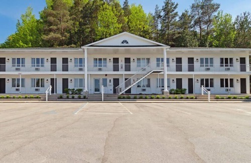 Petoskey Condo | Lakefront Sunset View King Suite