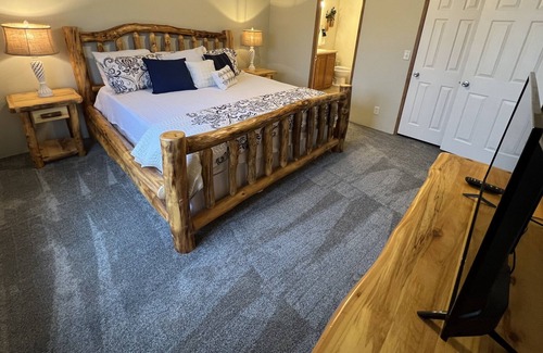 Kingston Cabin | Lakefront SunsetCove@Cardinal Cove Texoma