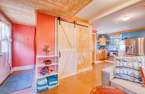 New Market Cottage | Lakefront, Swim, Fish, Kayak, fire pit, star gazing, pet friendly. All on site!