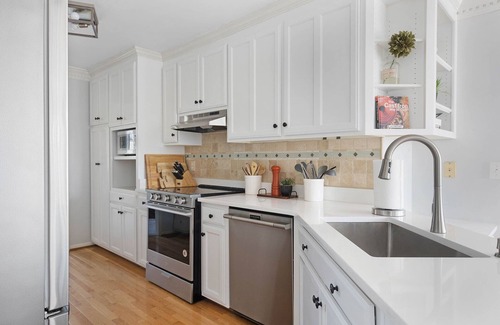 Gallatin House | Lakefront, Swimming pool family home minutes from downtown Nashville