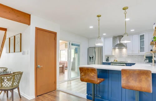 Tobyhanna Cottage | Lakefront Tobyhanna Cottage w/ Private Hot Tub!