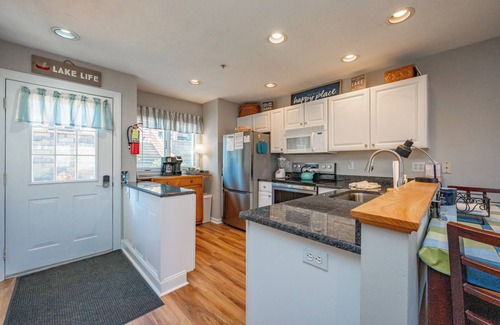 McHenry House | Lakefront Townhome w/Sunrise Views & Hot Tub