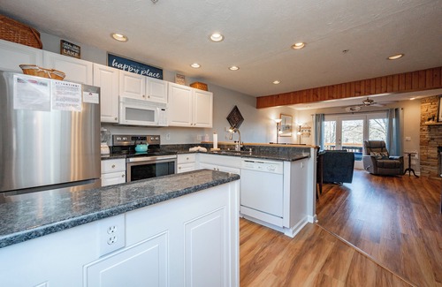 McHenry House | Lakefront Townhome w/Sunrise Views & Hot Tub