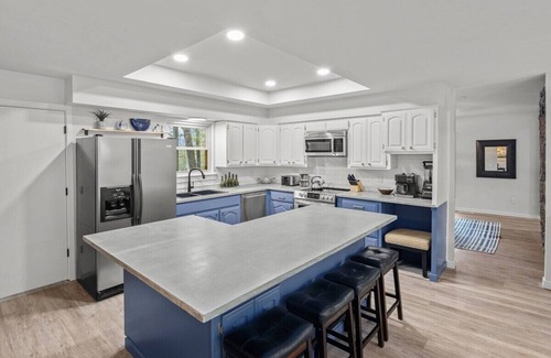 Bella Vista House | Lakefront Trail-Side Retreat - Sleeps 15 & Pets Welcome