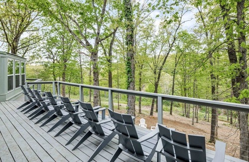 Bella Vista House | Lakefront Trail-Side Retreat - Sleeps 15 & Pets Welcome