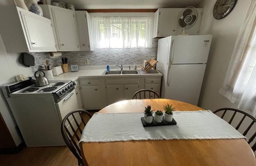 West Hill Lake Cottage | Lakefront Tranquility/Fishermans Delight