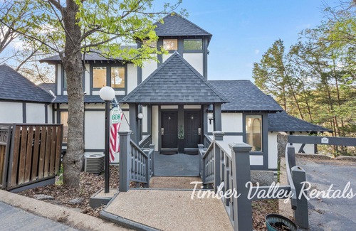 Lake of the Ozarks Apartment | Lakefront Treat - Private Suite, TV, Dining