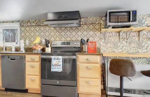 Weeks Mills House | Lakefront Trifecta with Private Hot Tub, Sauna & Free Daily Massages!