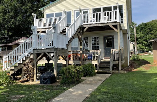 Claremont House | Lakefront, two bedroom, full bath. Relax, swim, kayak & fish on Lake Lookout.