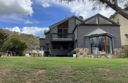 East Jindabyne House | Lakefront@Tyrolean House Waterfront EAST JINDABYNE