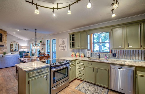 Cherokee County House | Lakefront updated home on Lake Palestine near Tyler TX