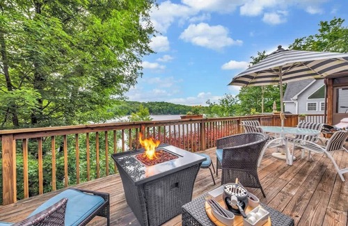 Lake Ariel House | Lakefront + Views + 5 Bdrm + Kayaks + Out. Kitchen