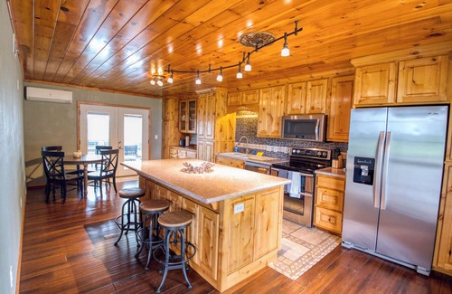 Kingston House | Lakefront w/4 kings, 2 queens, 2 twins + Game Rm