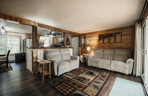 Long Lake Cottage | Lakefront walkout cottage