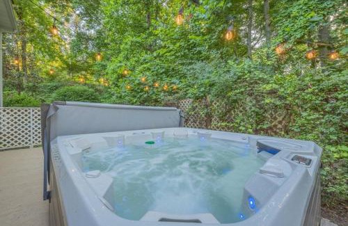 Toccoa House | Lakefront with Dock and Hot Tub