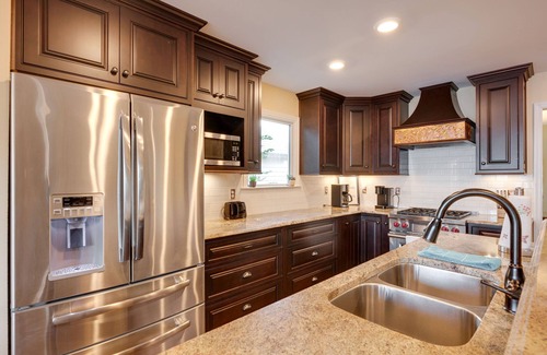 Jasper House | LAKEFRONT-YEAR ROUND WATER- FEW STAIRS TO WATER! Boat slip!