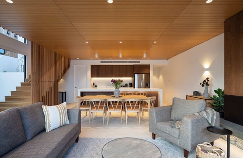 Queenstown Villa | Lakehouse 3 – Parking, Fireplace, Lake Views