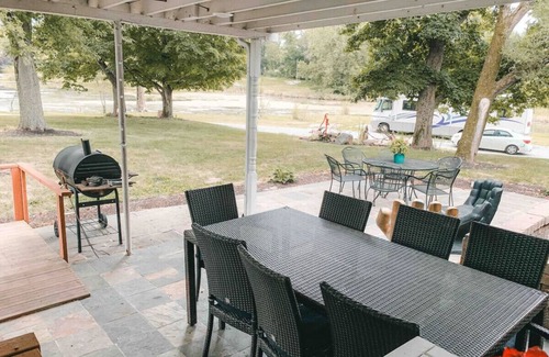 West Newton Cottage | LAKEHOUSE/HOT TUB/8 MILES TO DOWNTOWN/ON 60 ACRES