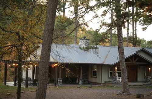 Mena Cabin | Lakehouse - HotTub | Kayak/Fish | AtvTrls