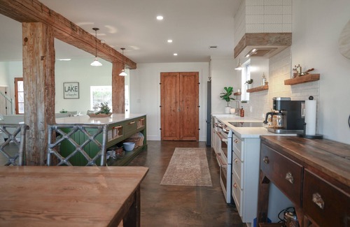 Azle House | Lakehouse on Eagle Mountain - Family Fun or Pickleball Getaway! NEW full Remodel