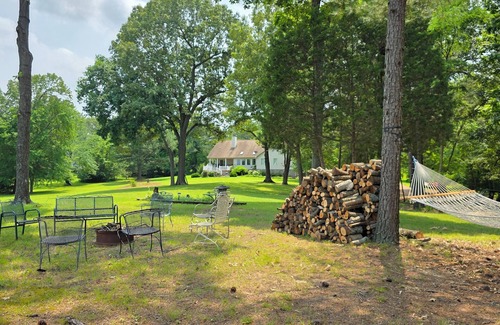 Benton House | Lakehouse on Kentucky Lake-Waterfront/Private dock/Firepit/Gentle slope/firewood