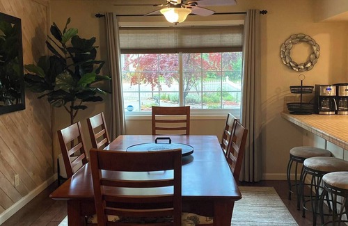 Lakehead-Lakeshore House | Lakehouse on Shasta Lake. Family/pet friendly home!