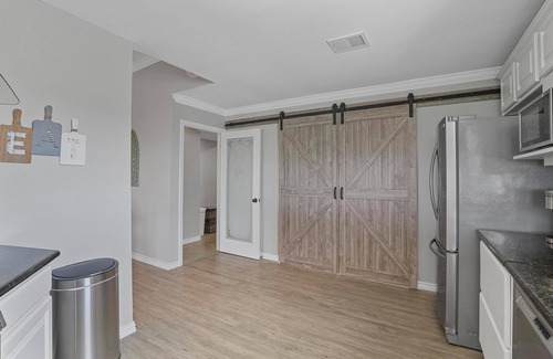 The Colony House | LakeHouse, Private Pool, Hot Tub/Spa, Putting Green, LakeView, Firepit and more!