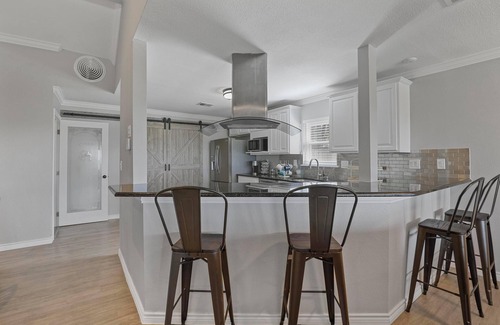 The Colony House | LakeHouse, Private Pool, Hot Tub/Spa, Putting Green, LakeView, Firepit and more!