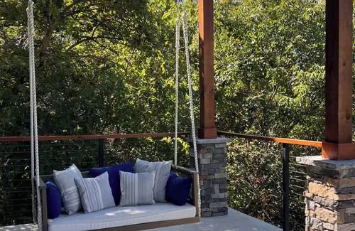 Gainesville House | Lakehouse Retreat- 15min to Winstar Casino, Gorgeous views w/path to the lake