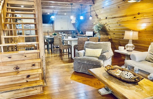 Piney House | Lakehouse with 3 Decks, 2 Covered Boat Slips & Swim Dock!