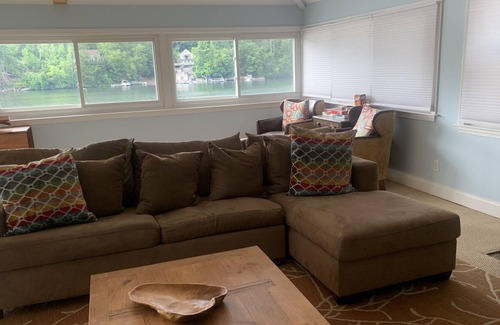 Southbury House | Lakehouse with Amazing View, Jacuzzi, Parks, Attractions Perfect for Families