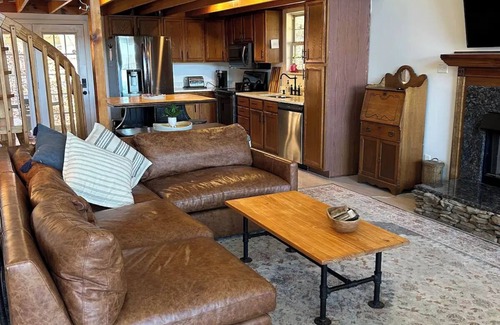 Andersonville House | Lakehouse with Lake and Mountain views by Norris Lake TennesseenAndersonville