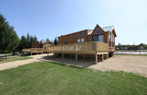 Milton Resort | Lakeland RV Campground Loft Cabin 1
