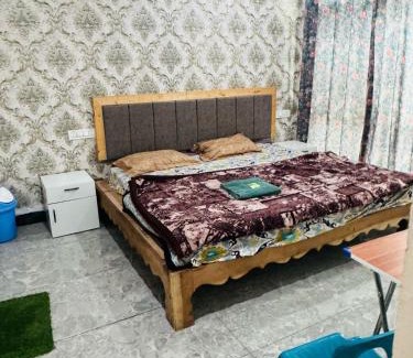 Dal Lake House | Lakes and peaks