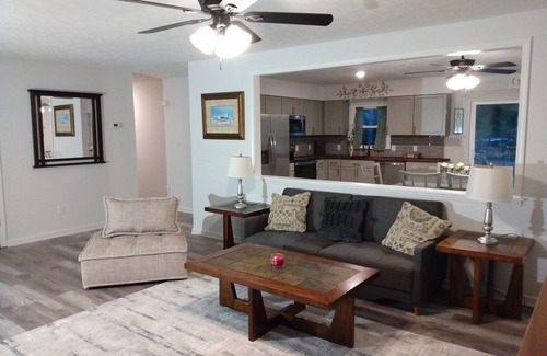 Boiling Spring Lakes House | Lakes, Golf, Waterfront dining, Beaches, King bed, Included kayak, SUP, Pingpong