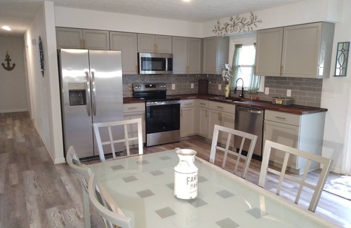 Boiling Spring Lakes House | Lakes, Golf, Waterfront dining, Beaches, King bed, Included kayak, SUP, Pingpong