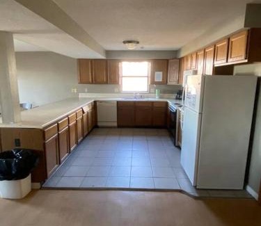 Lake Ozark House | Lakeshore-Bachelor/Bachelorette Parties welcomed!