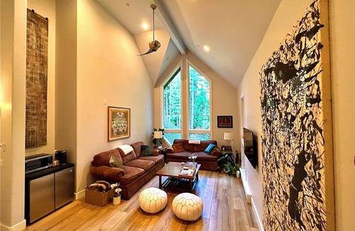 Incline Village Apartment | Lakeshore Blvd Luxury Living + Beach Access!