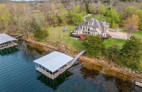 Branson Apartment | Lakeshore Hideout: Spacious Family Retreat with Private Dock & Prime Trout Fishing!